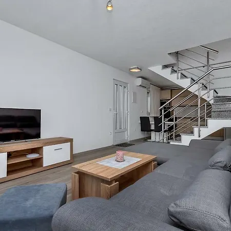 Dionysius Apartman *